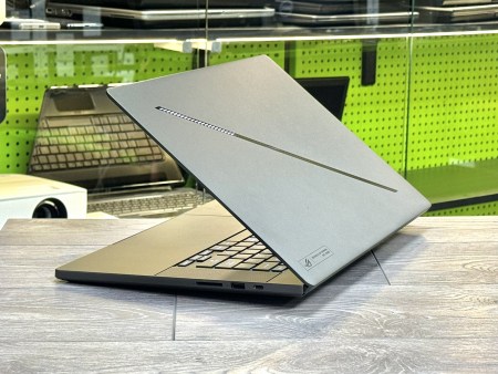 Asus Rog Zephyrus G16 GU605M 3